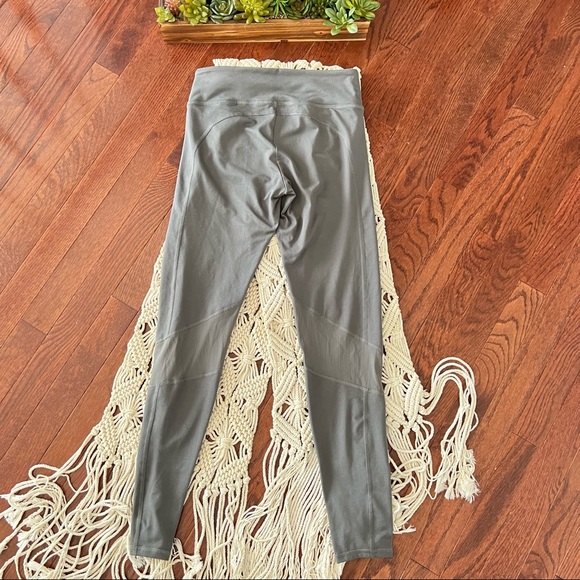 🏷️SALE!!{Gilly Hicks Sport} Athletic Leggings - Picture 5 of 6